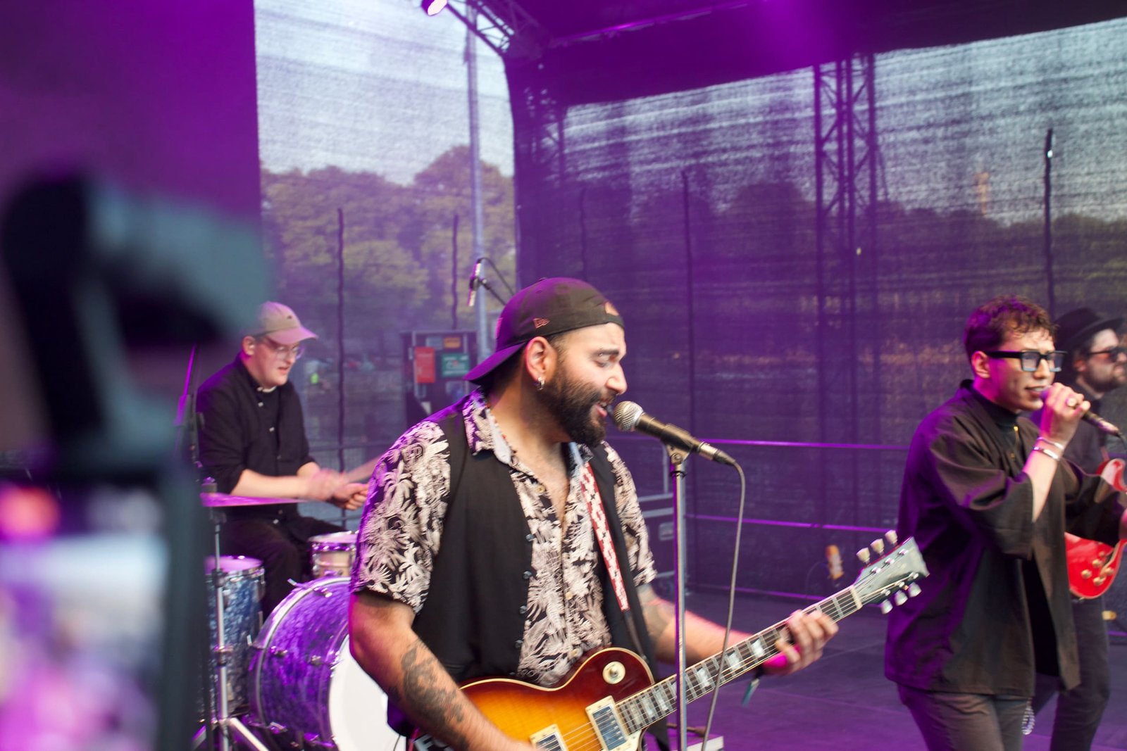 Guilty Pleasure live auf einer Bühne in Hannover